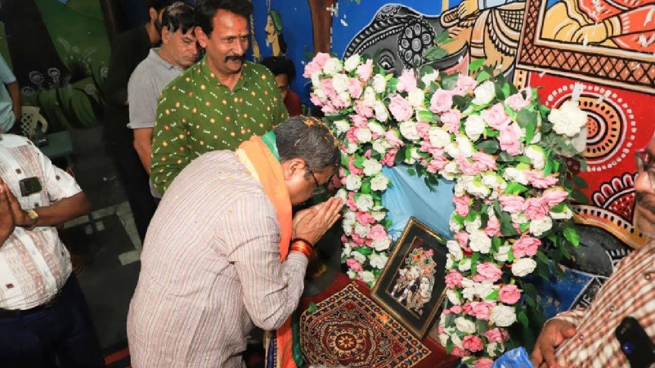 Pradhan Joins 'Bandhumilan' in Sambalpur On Occasion of Holi