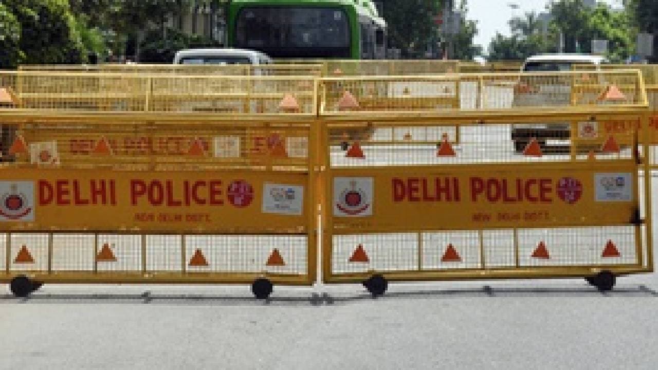 Delhi Police Beefs Up Security Outside PM's Residence Amid AAP's Protest Call