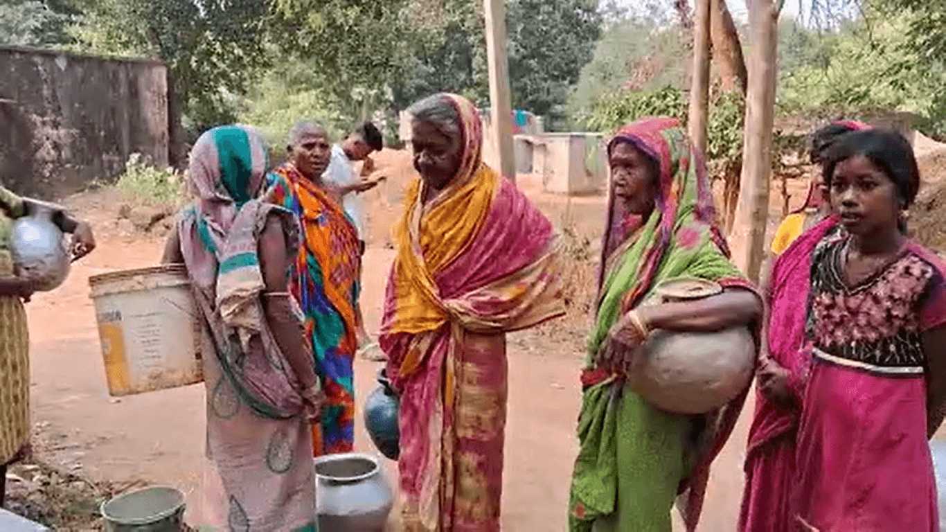 ପାଣି ପାଇଁ ଡହଳବିକଳ ମୃଦଙ୍ଗା ପଞ୍ଚାୟତବାସୀ