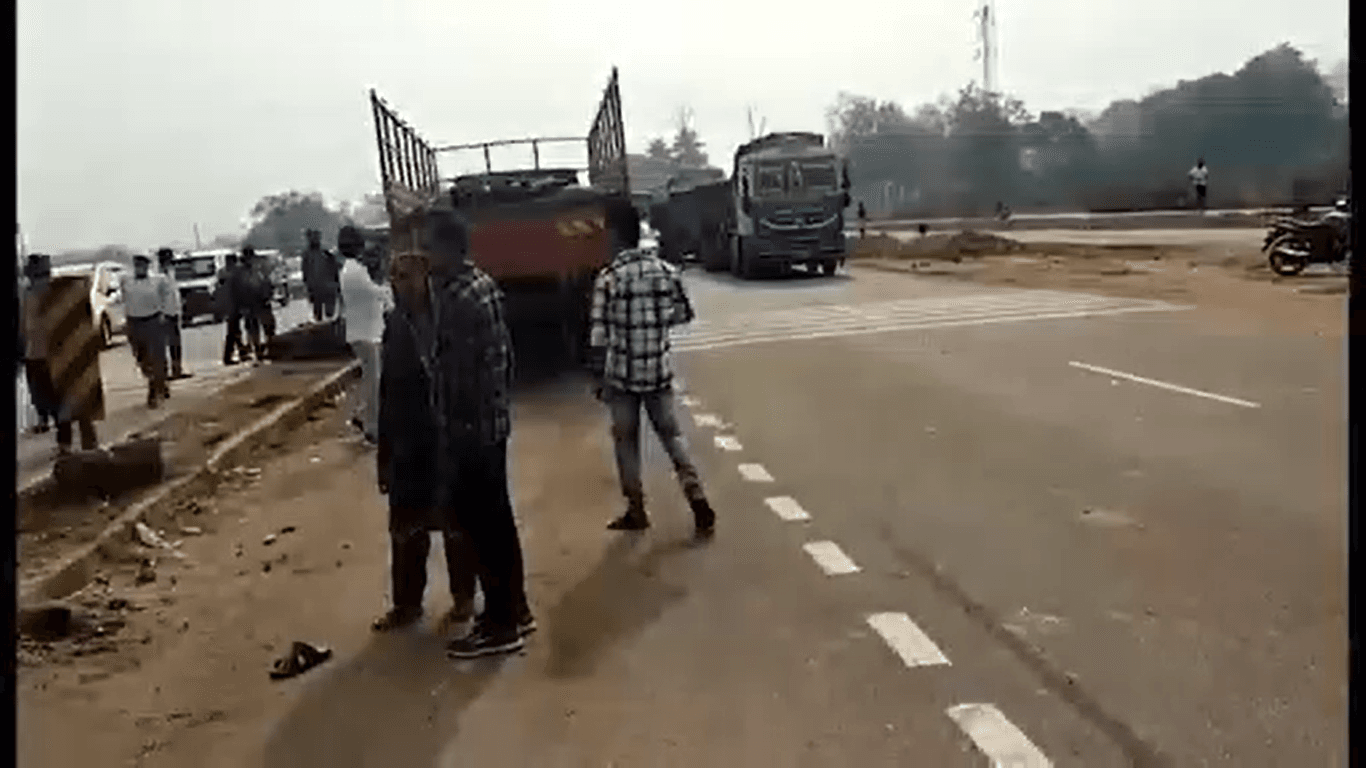 ରଡ ବୋଝେଇ ଟ୍ରକ ଧକ୍କା, ବାପ-ପୁଅ ମୃତ