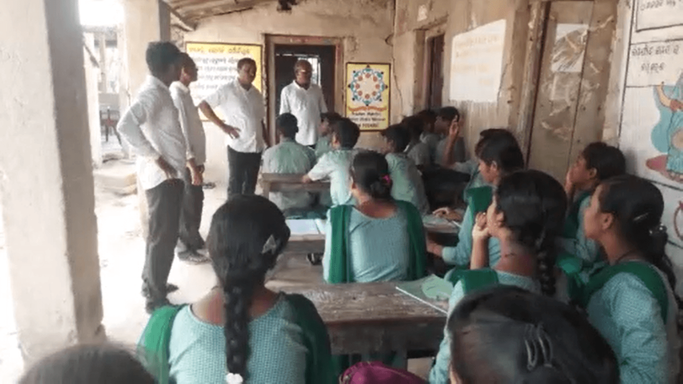 ୨୭ ବର୍ଷ ପୁରାତନ ବିଦ୍ୟାଳୟରେ ମାଳ ମାଳ ସମସ୍ୟା