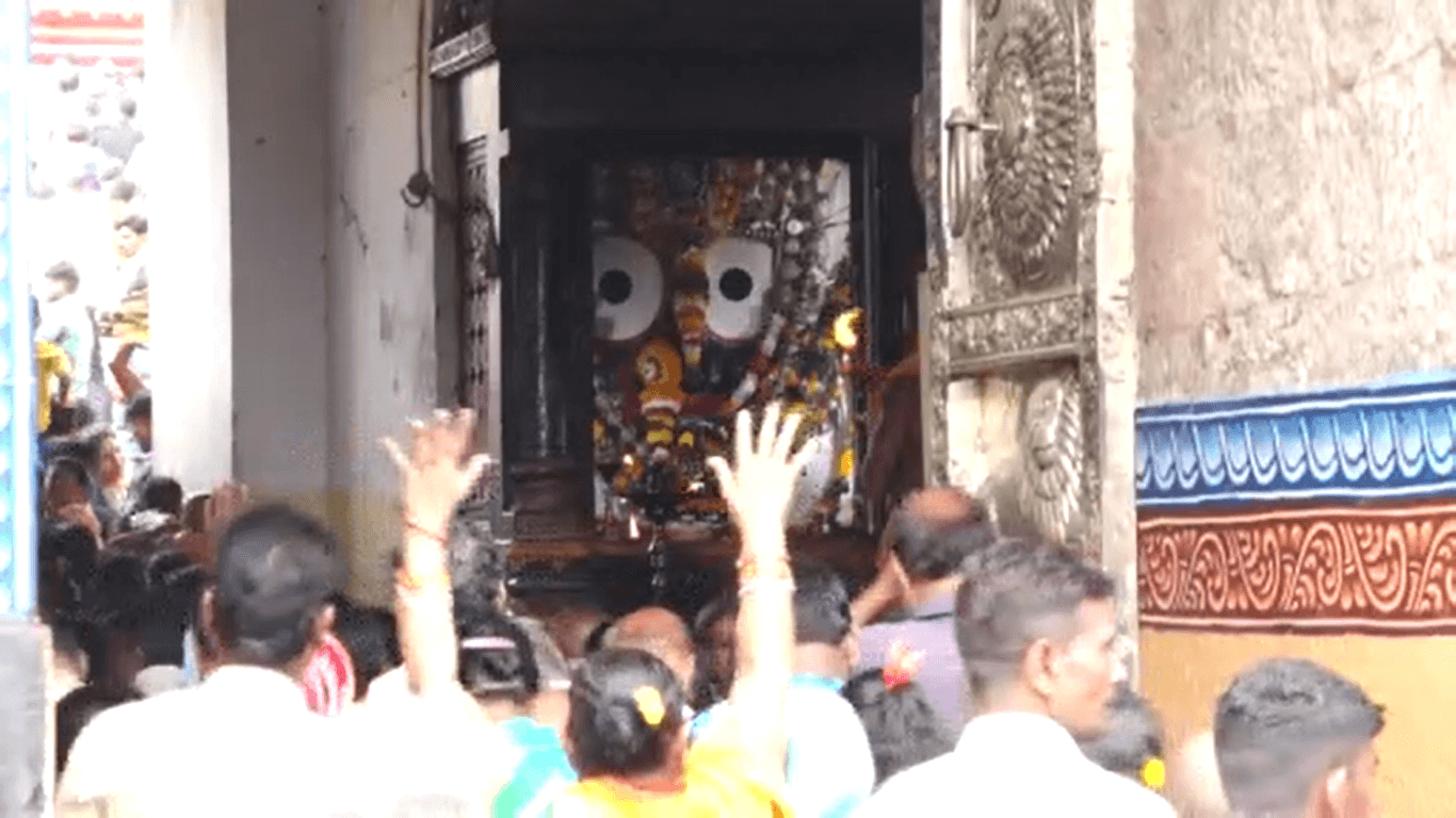 ପୁରୀକୁ ବରିଷ୍ଠ ନାଗରିକଙ୍କୁ ନଆସିବାକୁ ଅନୁରୋଧ କରି ବିବାଦରେ ଶ୍ରୀମନ୍ଦିର ମୁଖ୍ୟ ପ୍ରଶାସକ