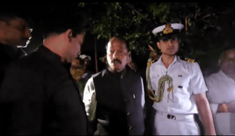 Governor Raghubar Das Unhappy At Water Scarcity In Sundargarh Village