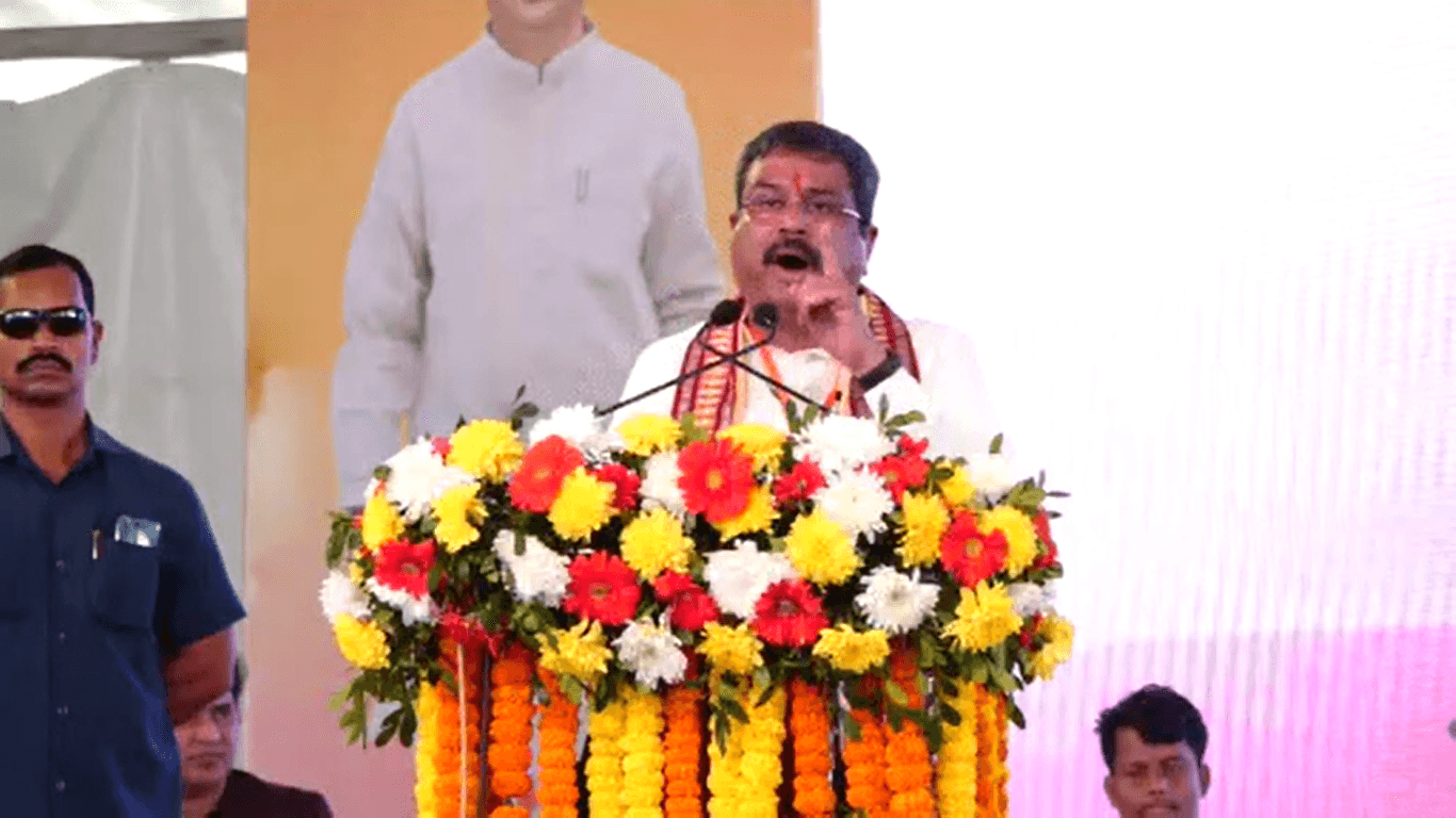 ଆଜି ସମ୍ବଲପୁର ଏବଂ ଢେଙ୍କାନାଳ ର ବିଭିନ୍ନ କାର୍ଯ୍ୟକ୍ରମରେ ଯୋଗଦେବେ ଧର୍ମେନ୍ଦ୍ର