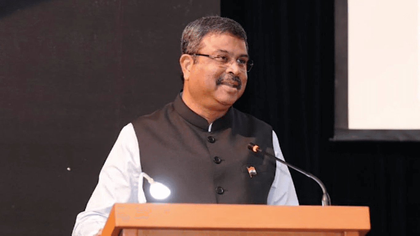 ୟୁଏଇରେ ପ୍ରବାସୀ ଭାରତୀୟଙ୍କୁ ଭେଟିଲେ କେନ୍ଦ୍ରମନ୍ତ୍ରୀ