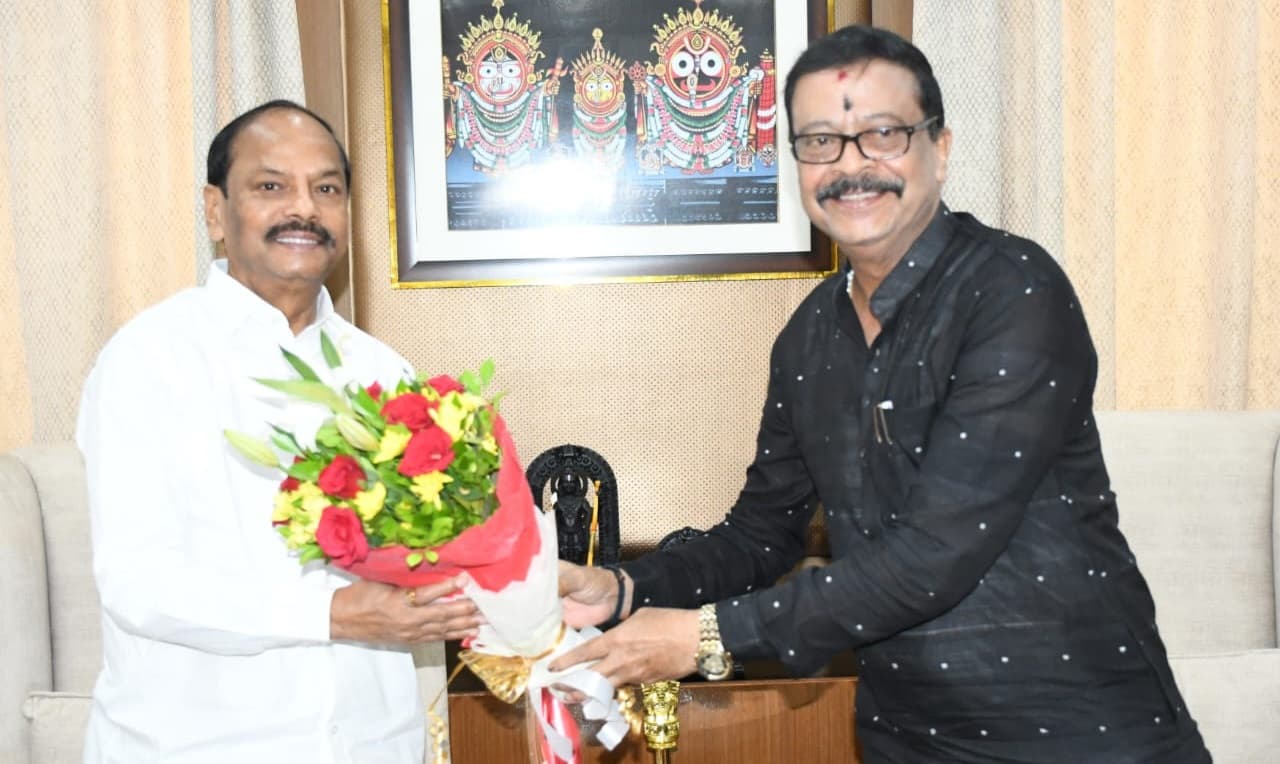 Cabinet Minister Suresh Pujari calls on Governor Raghubar Das