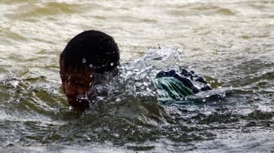 Nine-year-old swims across Yamuna in 18 minutes
