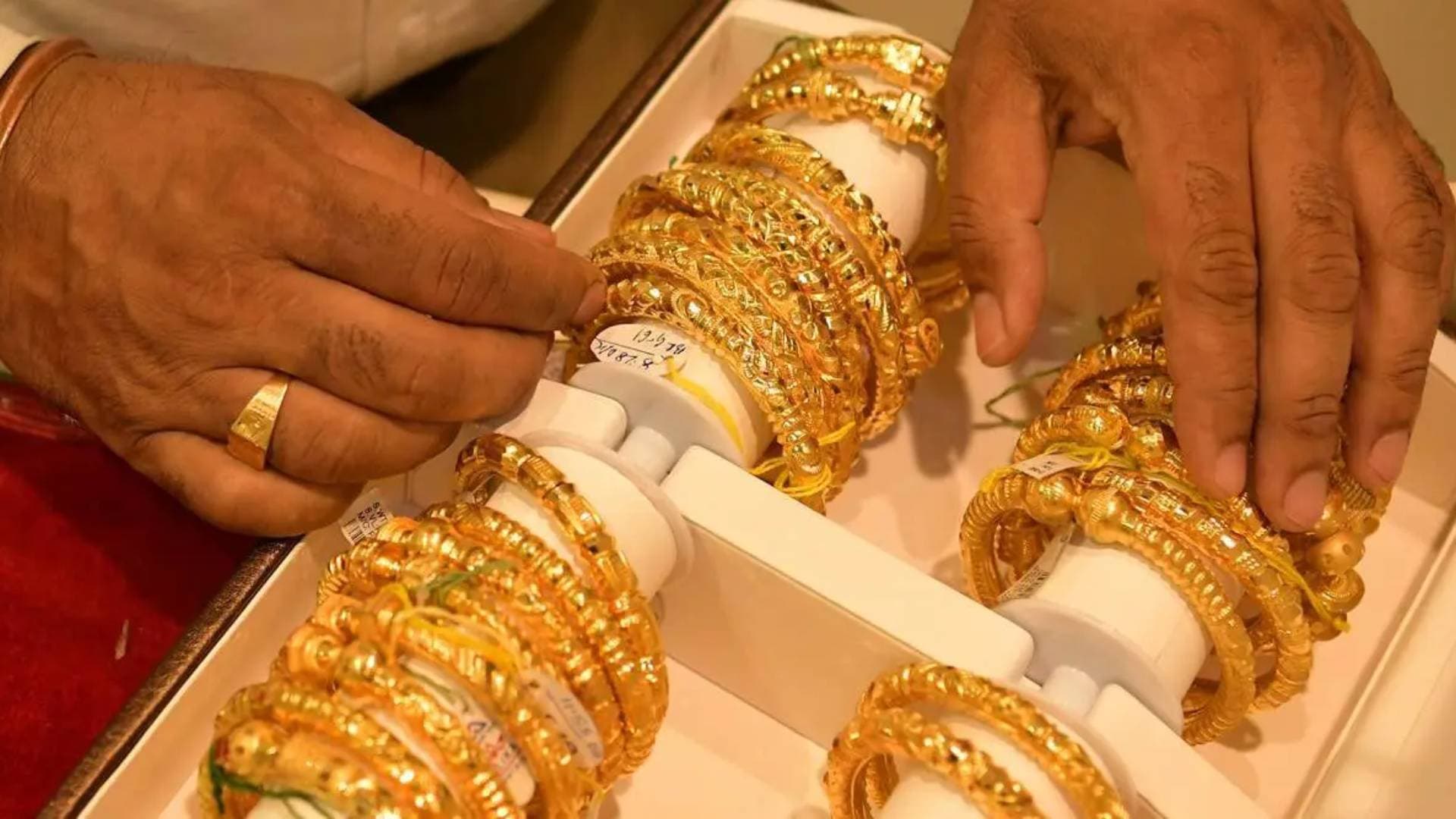 Gold Prices See a Fall For Second Day
