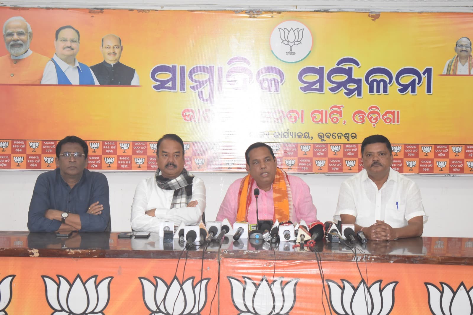 BJP Demands CBI Inquiry In Sapling 'Scam'