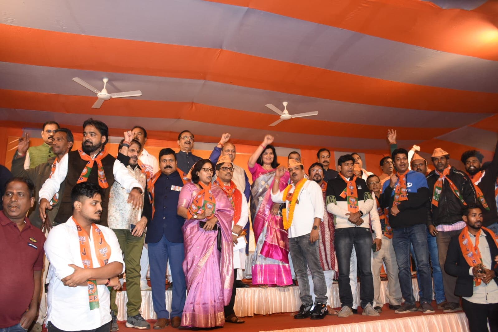 ଭୁବନେଶ୍ୱର ସଂସଦୀୟ କ୍ଷେତ୍ରର ଶତାଧିକ ବିଜେଡି ଓ କଂଗ୍ରେସ କର୍ମୀ ବିଜେପିରେ ସାମିଲ